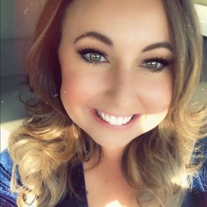 Meet your Posher, Adrienne